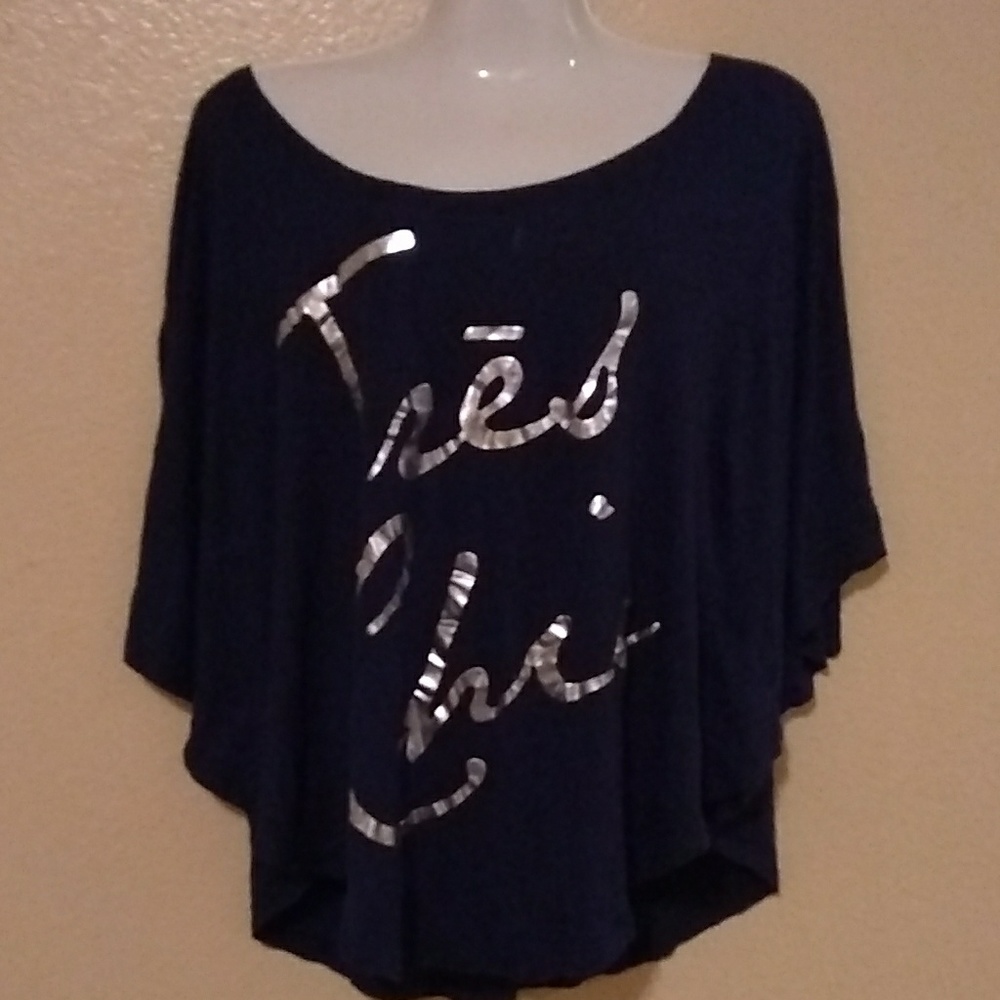 NWOT "Trés Chic" Batwing Top